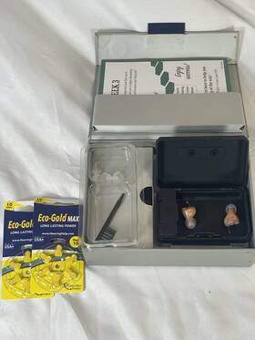 4330 Earmate Otc Hearing Aid Pair Left And Right With Case Batteries- Tested