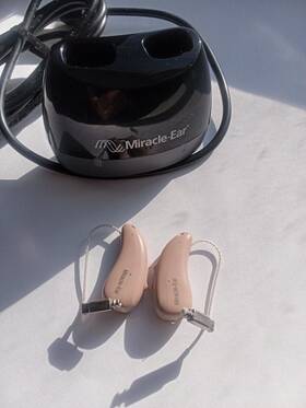 Rt-5ax Miracle Ear Meenergy Rt 5ax And Charger For All Hearing Losses