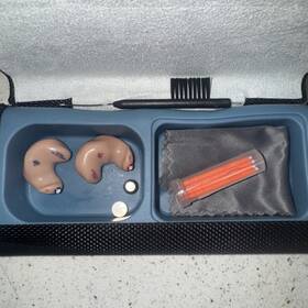 45-12-420030 Neear 45-12-420030/ 45-12420031 Nuear 2 Hearing Aids Left/right Blue/red With Case Brush And Cloth Not Tested 45-12-420030 Neear 45-12-420030/ 45-12420031 Nuear 2 Hearing Aids Left/right Blue/red With Case Brush And Cloth Not Tested