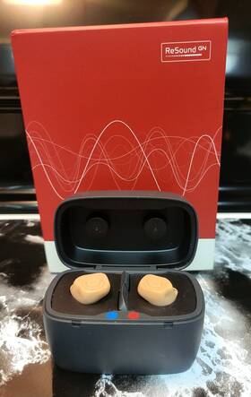 4600.00 Omnia 5 Resound In The Ear Rt And Lt Hearing Aids.with Charger Case Manuals &receipt