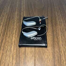Oticon 1hearing Opn 1 Hearing Aids Used With Case And 2 Batteries