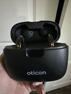 C063 Oticon More Minirite R Charger With Carrying Case And Accessories