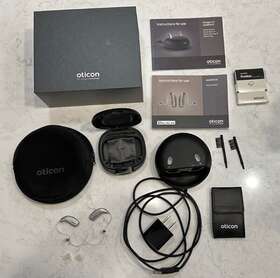 C091 Oticon More 3 Minirite R Hearing Aids With Charger Carrying Case