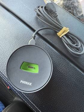 055-3042-00003 Phonak Roger On / In Docking Base With Cord Charging