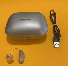 0959 Phonak Audeo Hearing Aids Right With Case Working