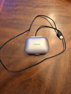 2209y5ft8 Phonak Charger Case Combi Used