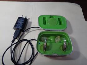 70-pr Phonak Bolero B Hearing Aids And Charger 70-pr Phonak Bolero B Hearing Aids And Charger