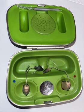 B50-r Phonak 2x Audeo Cros B Hearing Aids With Charging Case