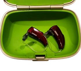 Q30-ric Phonak Naida V Ruby Red Digital Hearing Aids With Batteries And Case