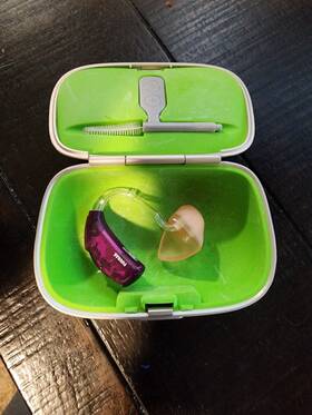 V90-p Phonak V-90p Bolero Single Hearing Aid Right Ear And Case V90-p Phonak V-90p Bolero Single Hearing Aid Right Ear And Case