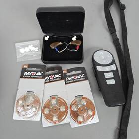 Kr79 Rayovac Listen Clear Hearing Aid Set With Case Remote Batteries And Accessories