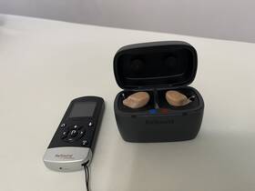 Rt9itc-dwc-up Resound Hearing Aids With Remote Read