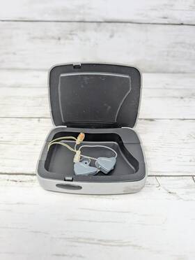 V0561-drw Resound Hearing Aids. Right And Left With Case
