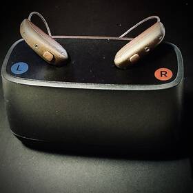 Vi60s-drwc Resound Vivia 60s Rechargeable Micro Rie Hearing Aids Open Box Vi60s-drwc Resound Vivia 60s Rechargeable Micro Rie Hearing Aids Open Box