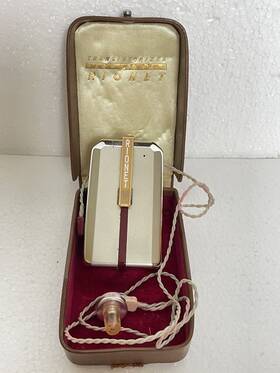 H532 Rionet Exceedingly Rare Transistorized Body Hearing Aid With Case Untested H532 Rionet Exceedingly Rare Transistorized Body Hearing Aid With Case Untested