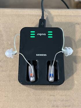 M016683 Siemens Pair Signia Pure Charge And Go 5nx Right Left Hearing Aid Charger Nice