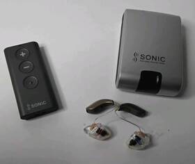 Cl-80 Sonic Mnr Left And Right Hearing Aids With Remote Accessories Cl-80 Sonic Mnr Left And Right Hearing Aids With Remote Accessories