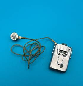 111220 Sonotone Vintage Hearing Aid