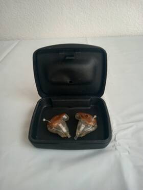 01-19-050365 Starkey Hearing Aids With Charging Case And Cable Sold As Is Untested 01-19-050365 Starkey Hearing Aids With Charging Case And Cable Sold As Is Untested