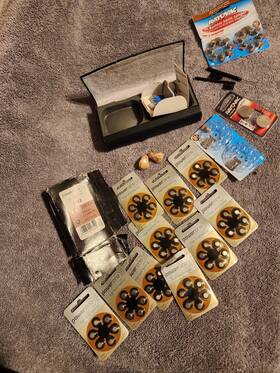 02-10-490893 Starkey Large Lot Hearing Aids And Accessories With 12 Packs Of Batteries