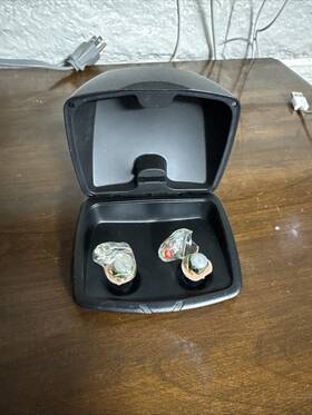 06-24-050500 Starkey 06-24 Hearing Aids With Case Need To Be Recased But They Work Look