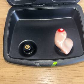 2400-itc Starkey Rechargeable Hearing Aid Right Ear Only Itc With Original Charger