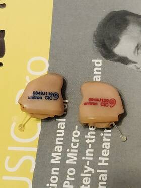 J25f Unitron Cic Hearing Aids Pair Left And Right In The Ear