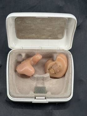 0729j342 Unitron & Siemens Lot Of 2 Fs 0729j342- 0551j4h1 Retired Hearing Aids Vtg Red/blue