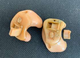 98s1782 Vanco Emsee 2 Used Broken Hearing Aids By For Parts Or Repair