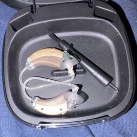 062461 Widex Dream D-m Cb Bte Hearing Aids With Case And Cleaning Utensil