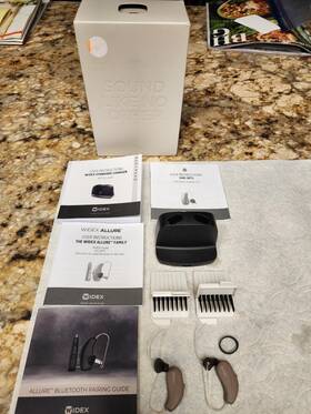 Arrd1 Widex Allure Hearing Aid Model With Charger